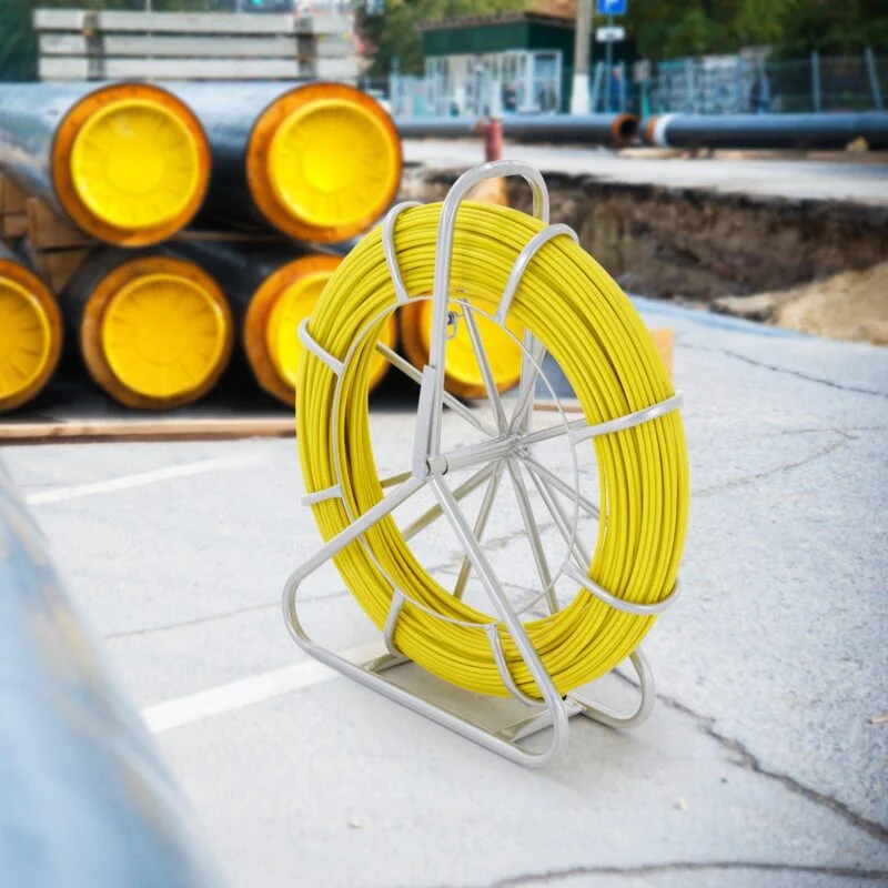 Roda de Cabo de Fibra de Vidro Ø6,35mm x 129,5m, com carretel de aço, luvas e cabeçotes metálicos para passagem de cabos.